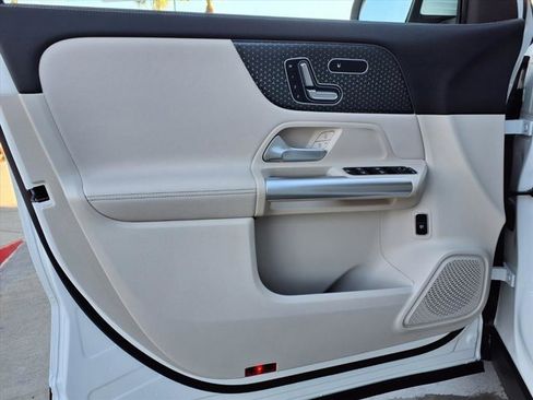 Used 2025 Mercedes-Benz GLA 250 4MATIC image 13