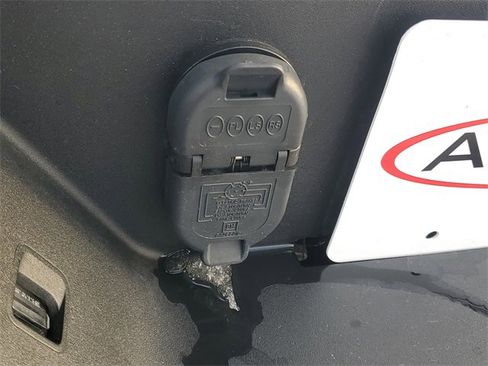 Used 2021 Chevrolet Silverado 1500 Custom Trail Boss w/ Safety Confidence Package image 6