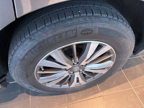 Used 2018 Nissan Pathfinder SL image 5