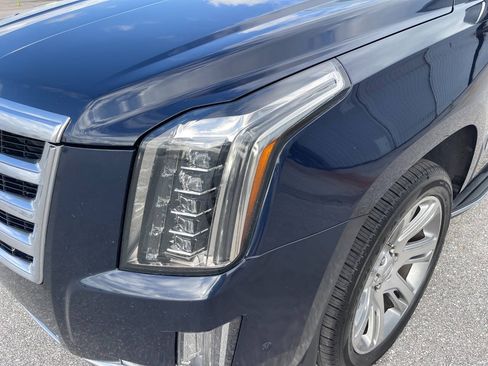 Used 2020 Cadillac Escalade Luxury RWD image 19