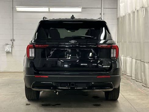 Used 2025 Ford Explorer ST-Line AWD/4WD image 4