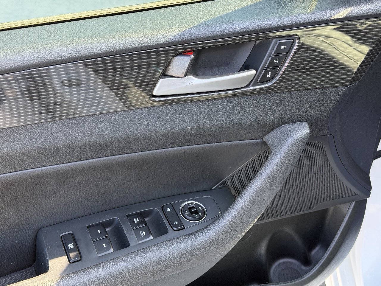 Used 2019 Hyundai Sonata Limited FWD image 23