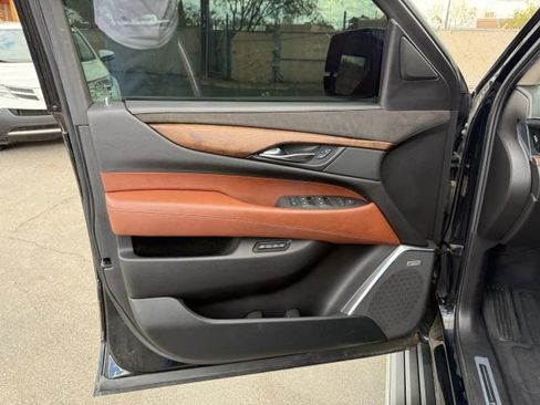 Used 2016 Cadillac Escalade ESV Premium image 29