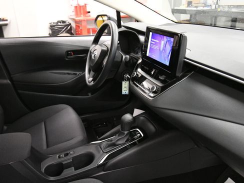 Used 2025 Toyota Corolla LE FWD image 27