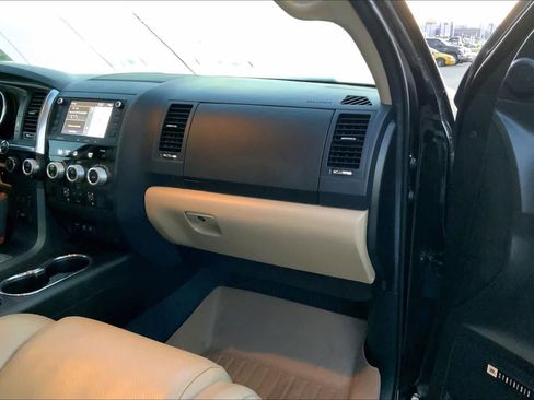 Used 2020 Toyota Sequoia Platinum AWD/4WD image 18