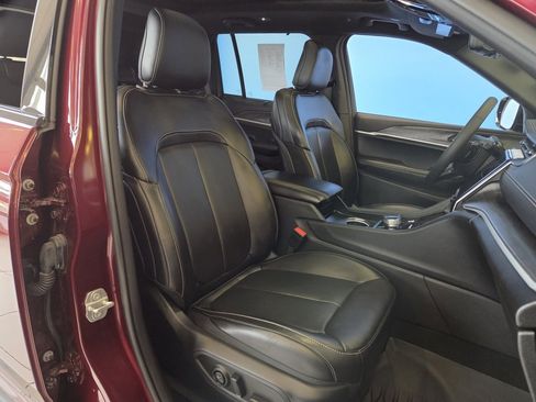 Used 2024 Jeep Grand Cherokee Limited w/ Luxury Tech Group II image 22