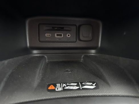 Used 2020 Chevrolet Equinox Premier image 32