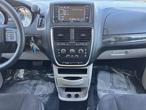 Used 2019 Dodge Grand Caravan SE w/ UConnect Hands-Free Group FWD image 13