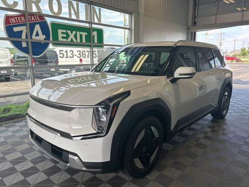 New 2026 Kia EV9 Wind image 3