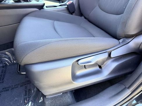 Used 2026 Toyota Corolla Cross LE FWD image 15