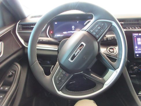Used 2023 Jeep Grand Cherokee Altitude AWD/4WD image 32