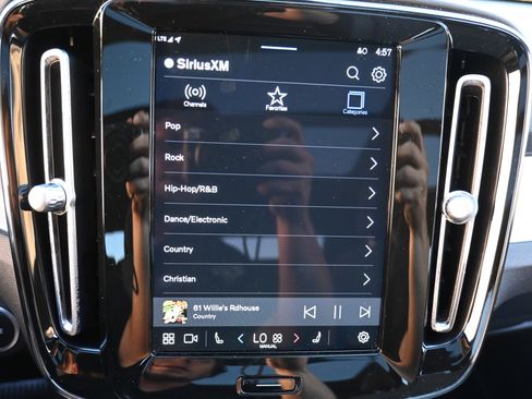 Used 2025 Volvo XC40 B5 Core image 29