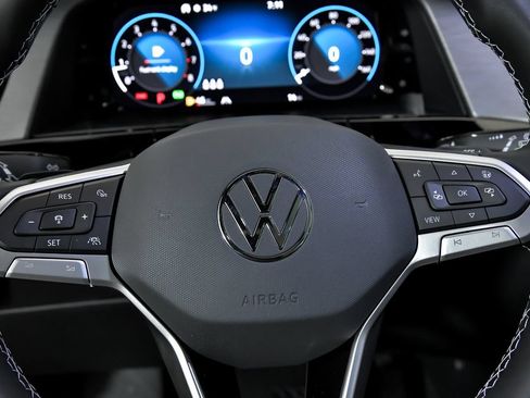 Certified 2026 Volkswagen Atlas Cross Sport SE w/ Panoramic Sunroof Package AWD/4WD image 11