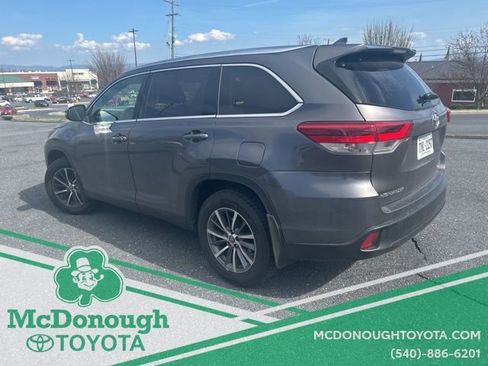 Used 2019 Toyota Highlander XLE image 2