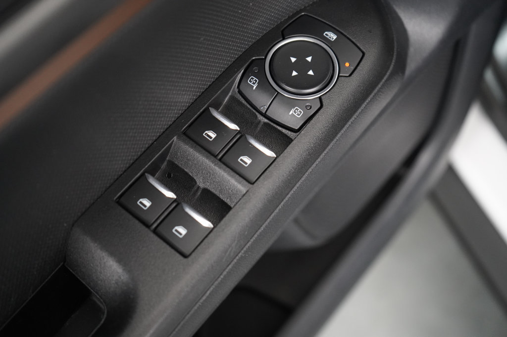 Certified 2025 Ford Bronco Sport Outer Banks w/ Outer Banks Tech Package+ AWD/4WD image 19