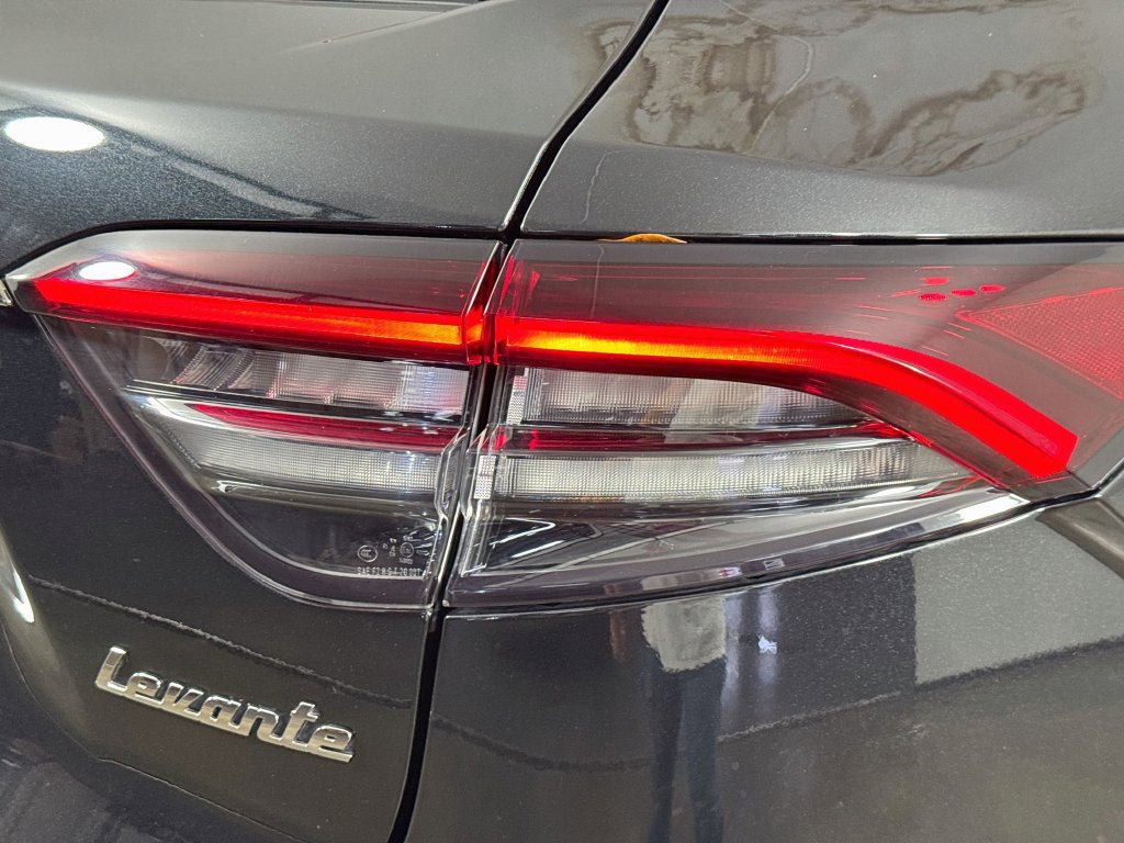 Used 2022 Maserati Levante Trofeo AWD/4WD image 34