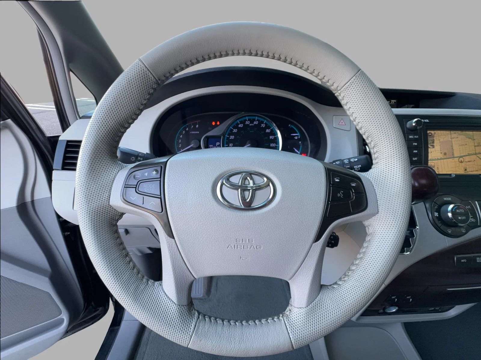 Used 2011 Toyota Sienna XLE w/ Premium Pkg FWD image 20