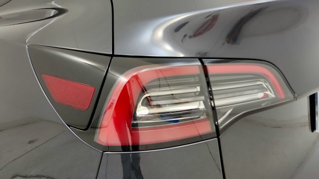 Used 2024 Tesla Model Y 2WD image 25