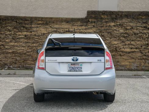 Used 2014 Toyota Prius Two image 8
