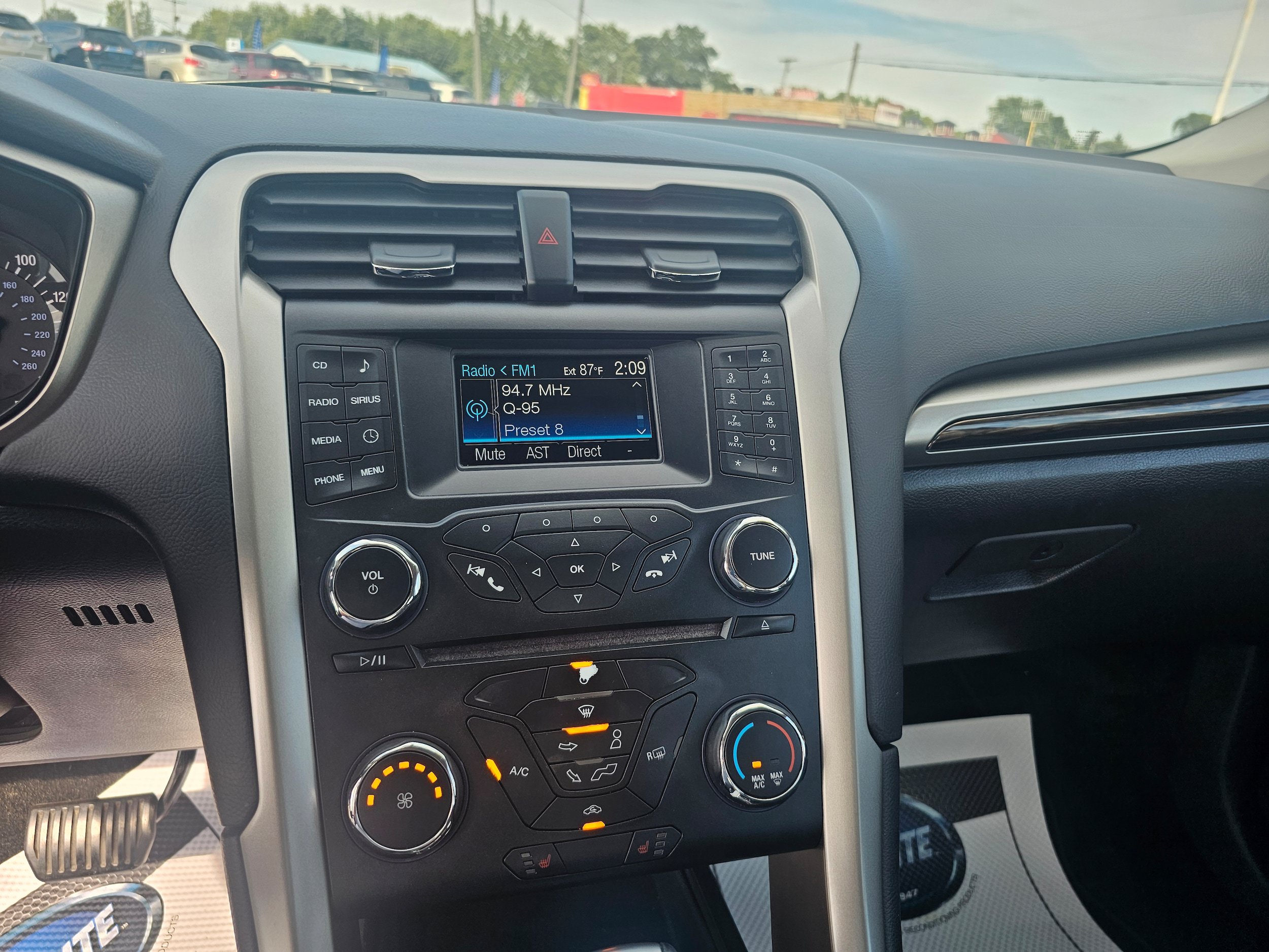 Used 2013 Ford Fusion SE FWD image 15