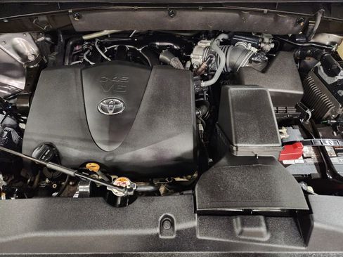 Used 2019 Toyota Highlander XLE image 52