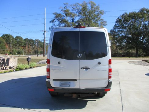 Used 2015 Mercedes-Benz Sprinter 2500 image 13