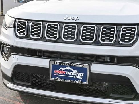 Used 2025 Jeep Compass Limited AWD/4WD image 5