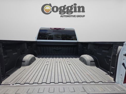 Used 2025 Chevrolet Silverado 3500 High Country w/ Technology Package AWD/4WD image 13