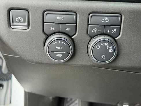 Used 2023 Chevrolet Silverado 1500 LT AWD/4WD image 22