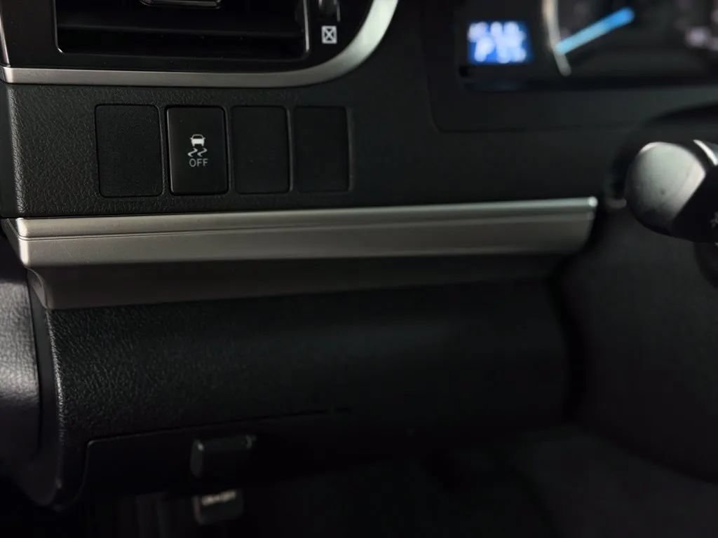 Used 2012 Toyota Camry SE FWD image 42