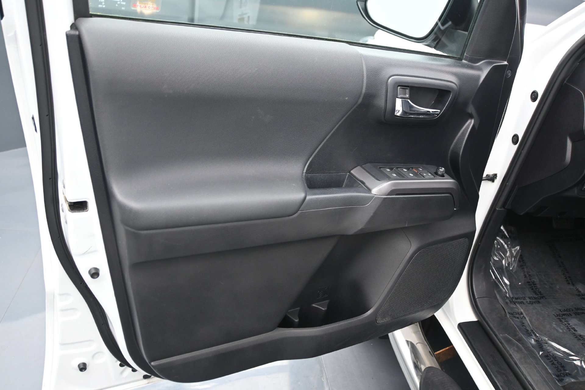 Used 2019 Toyota Tacoma TRD Sport AWD/4WD image 17