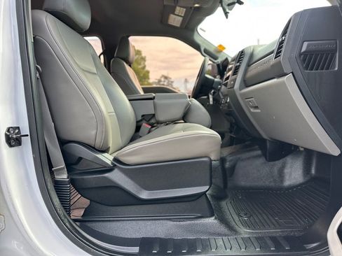 Used 2017 Ford F250 XL w/ Power Equipment Group AWD/4WD image 21