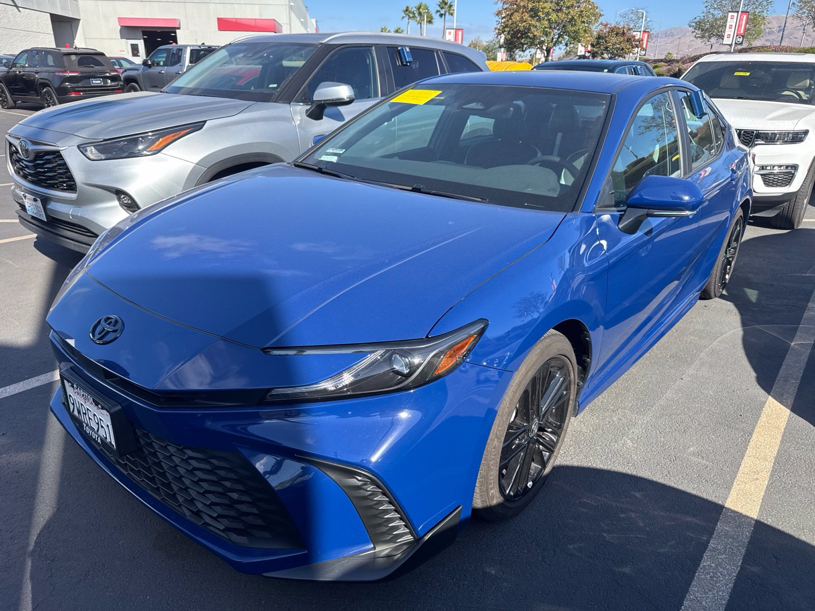 Used 2026 Toyota Camry SE w/ Convenience Package FWD image 3