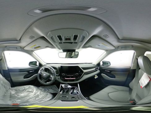 New 2026 Toyota Highlander XLE image 33