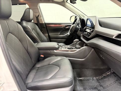Used 2022 Toyota Highlander Limited image 39