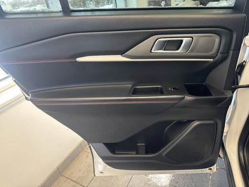 Used 2025 Ford Explorer ST-Line w/ ST-Line Street Pack image 19