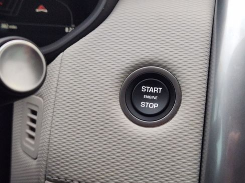 Certified 2025 Land Rover Discovery Dynamic SE image 23