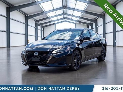 Used 2023 Nissan Altima 2.5 SR FWD image 18