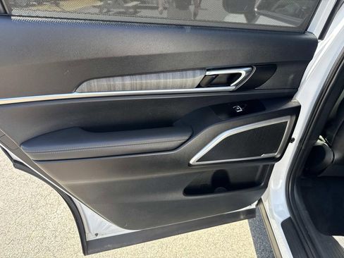 Used 2023 Kia Telluride EX w/ EX Captain's Chair Package AWD/4WD image 15