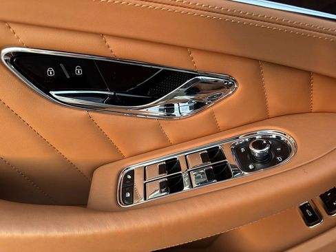 Used 2024 Bentley Continental GT image 14