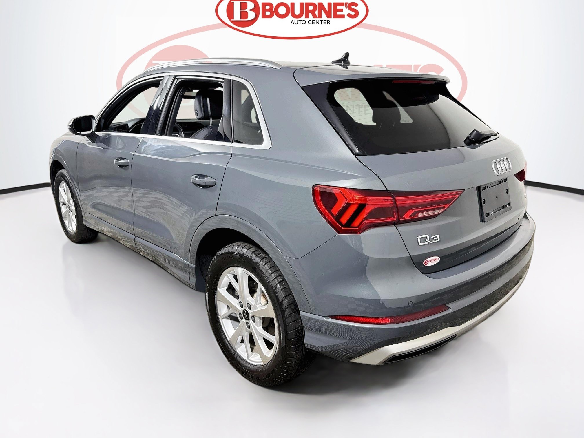 Used 2023 Audi Q3 2.0T Premium w/ Convenience Package AWD/4WD image 8