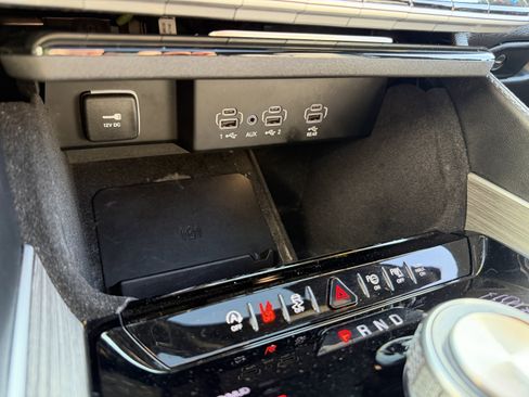 Used 2024 Jeep Wagoneer L Series III w/ Premium Group I image 47