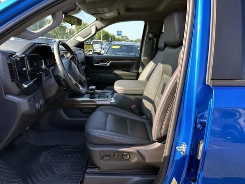 Used 2024 Chevrolet Silverado 1500 LT Trail Boss w/ Convenience Package II AWD/4WD image 11