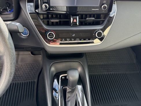 Used 2022 Toyota Corolla LE image 24