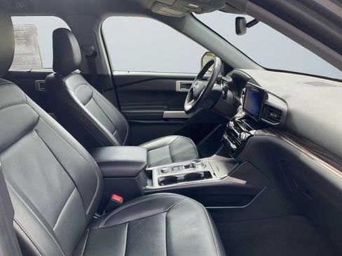 Used 2022 Ford Explorer Limited w/ Equipment Group 301A AWD/4WD image 15
