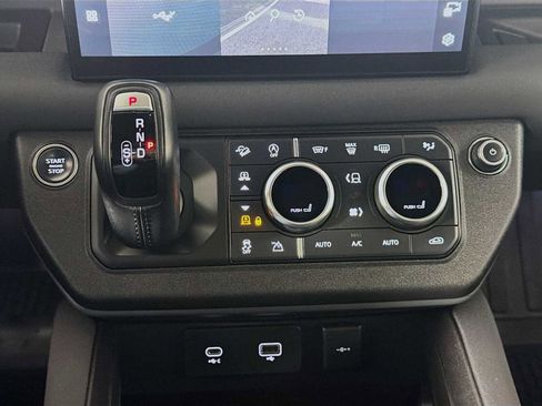 Used 2023 Land Rover Defender 130 X-Dynamic SE image 18