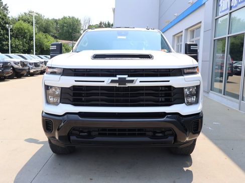 Used 2024 Chevrolet Silverado 2500 Custom w/ Custom Convenience Package AWD/4WD image 5