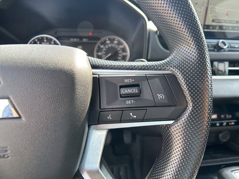 Used 2025 Mitsubishi Outlander ES image 16