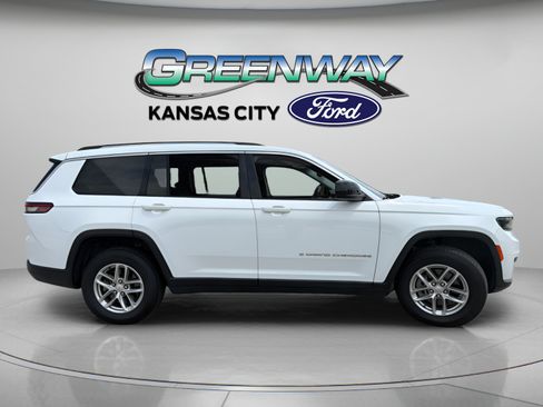 Used 2021 Jeep Grand Cherokee L Laredo w/ Luxury Tech Group I AWD/4WD image 9