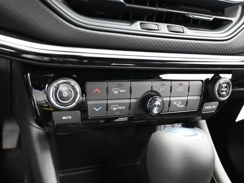 New 2026 Jeep Compass Latitude image 16